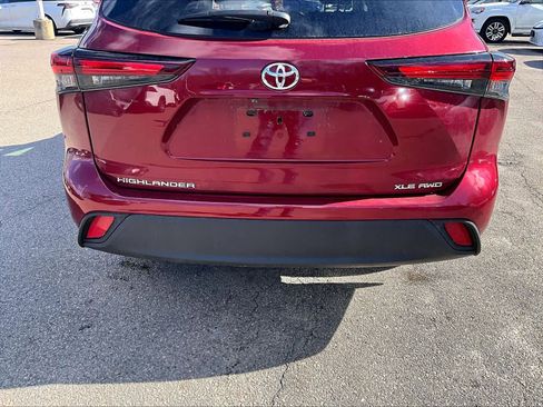 Certified 2024 Toyota Highlander XLE image 7