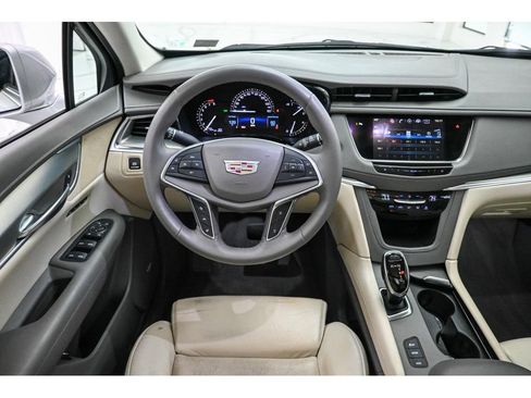 Used 2017 Cadillac XT5 Luxury w/ Driver Awareness Package image 27