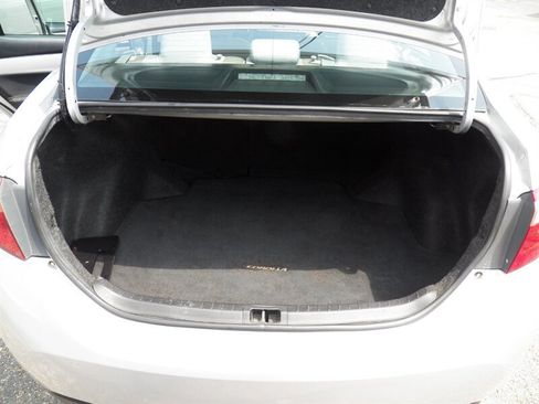 Used 2017 Toyota Corolla LE w/ Carpet Mat Package (TMS) FWD image 9