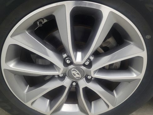 Used 2018 Hyundai Santa Fe SE FWD image 31
