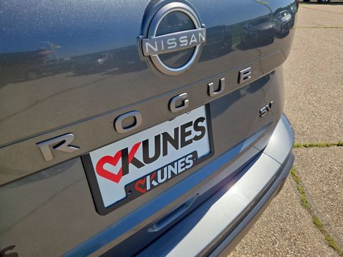Used 2024 Nissan Rogue SV FWD image 38