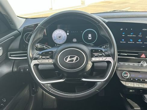 Used 2025 Hyundai Elantra Limited FWD image 23