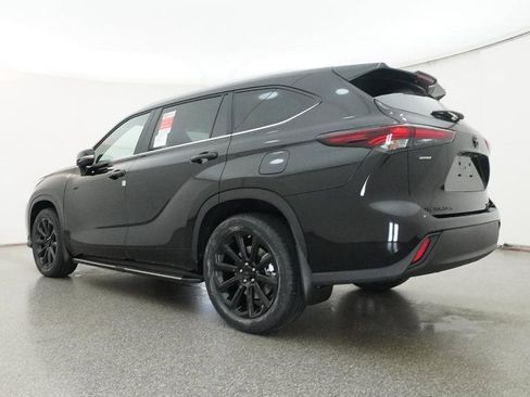 New 2026 Toyota Highlander XLE image 13