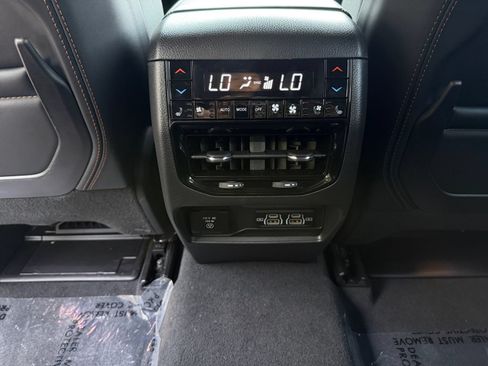 Used 2024 Jeep Grand Cherokee Summit AWD/4WD image 18