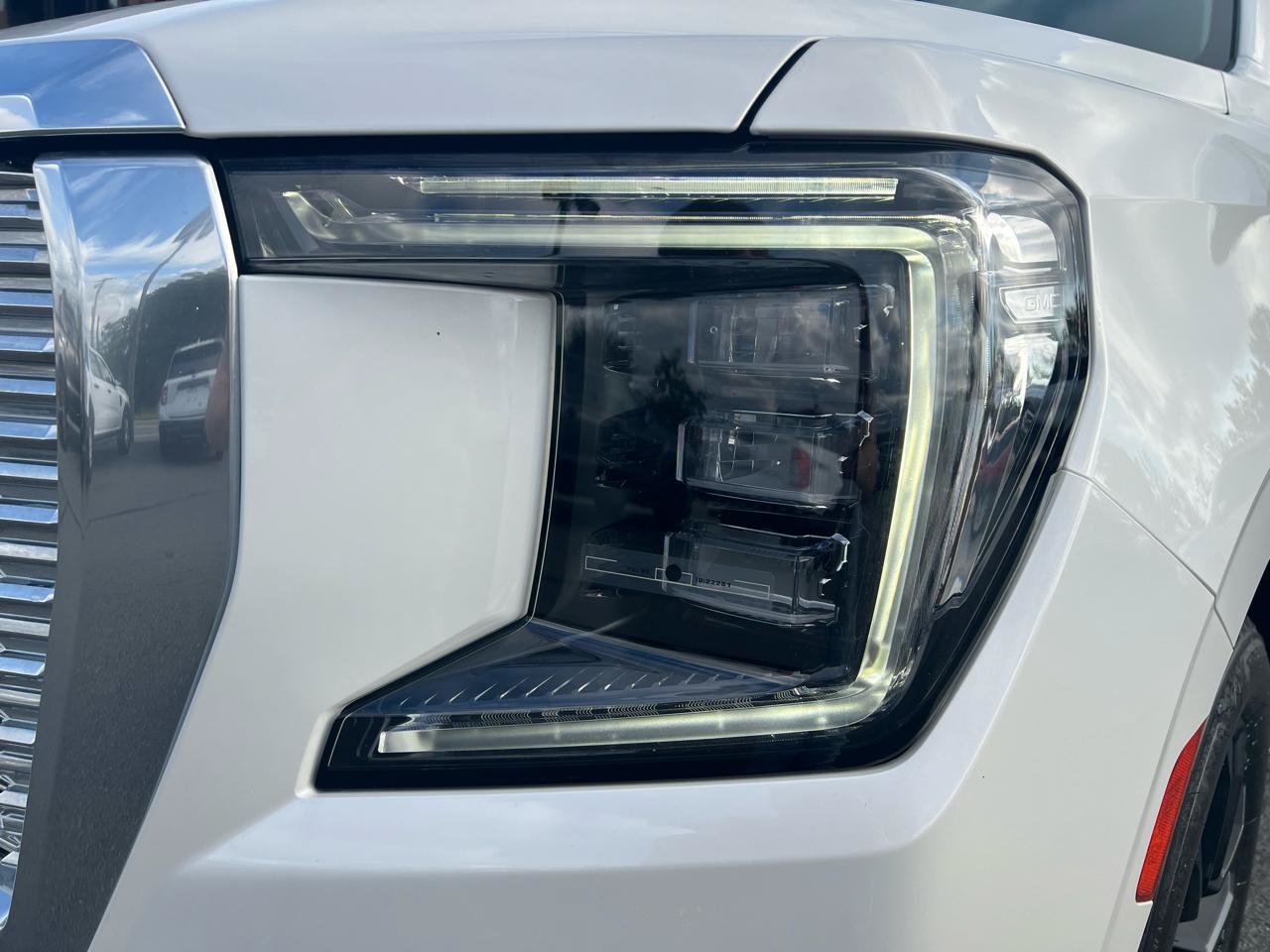Used 2023 GMC Yukon Denali RWD image 11