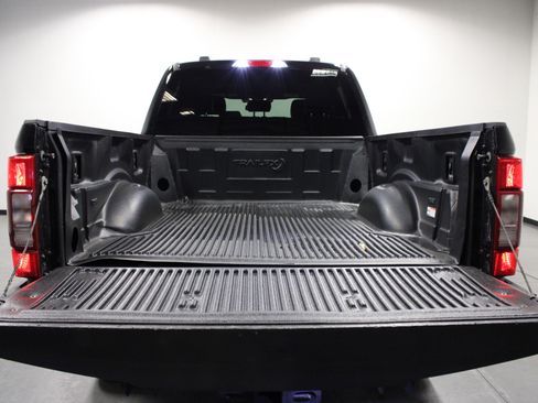 Used 2022 Ford F350 Lariat image 14