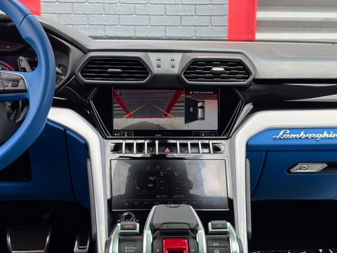 Used 2020 Lamborghini Urus AWD/4WD image 27