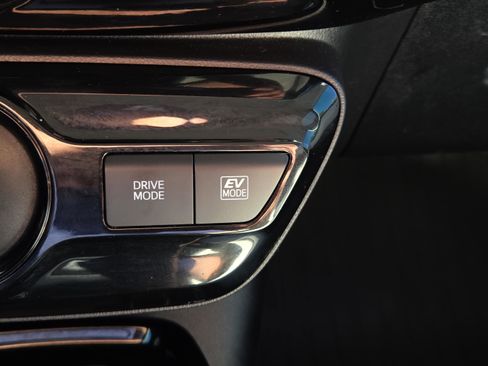 Used 2019 Toyota Prius L Eco image 24