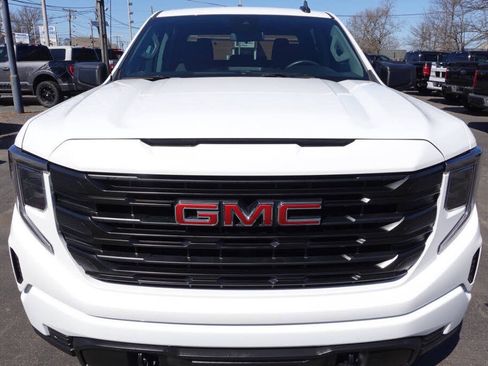 Used 2023 GMC Sierra 1500 Pro w/ Graphite Edition AWD/4WD image 9