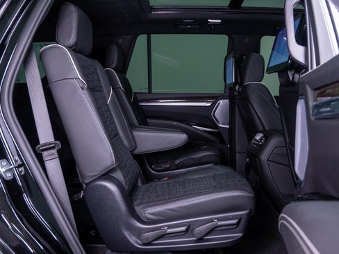 Used 2025 Cadillac Escalade Sport Platinum w/ LPO, Floor Liner Package AWD/4WD image 13