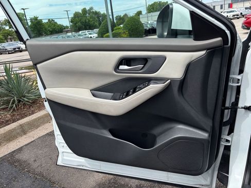 Used 2025 Nissan Rogue SV AWD/4WD image 18