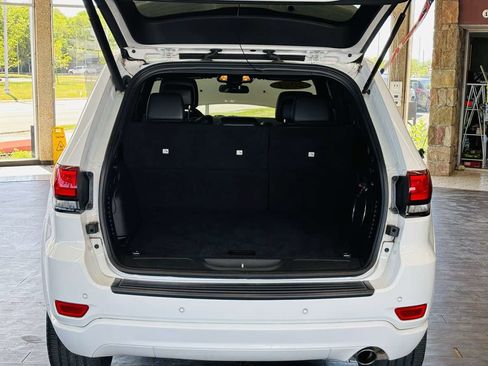 Used 2021 Jeep Grand Cherokee Laredo X AWD/4WD image 12