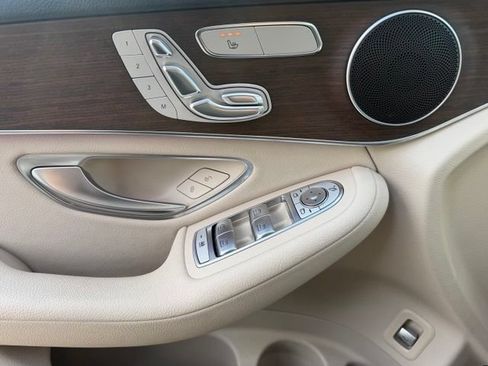 Used 2022 Mercedes-Benz GLC 300 4MATIC image 15