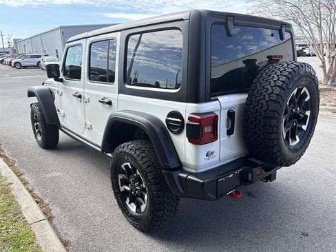 Used 2025 Jeep Wrangler Unlimited Rubicon image 3