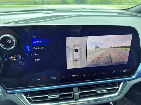 Used 2025 Chevrolet Equinox EV LT w/ Convenience Package FWD image 3