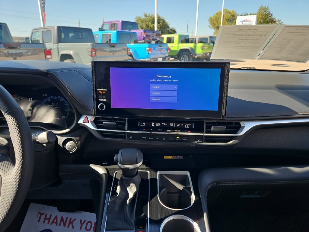 Used 2025 Toyota Sienna XLE Woodland Edition AWD/4WD image 30