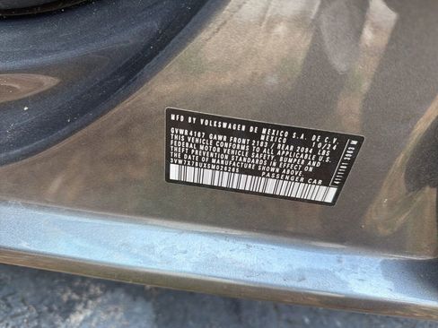 Used 2025 Volkswagen Jetta SE FWD image 4