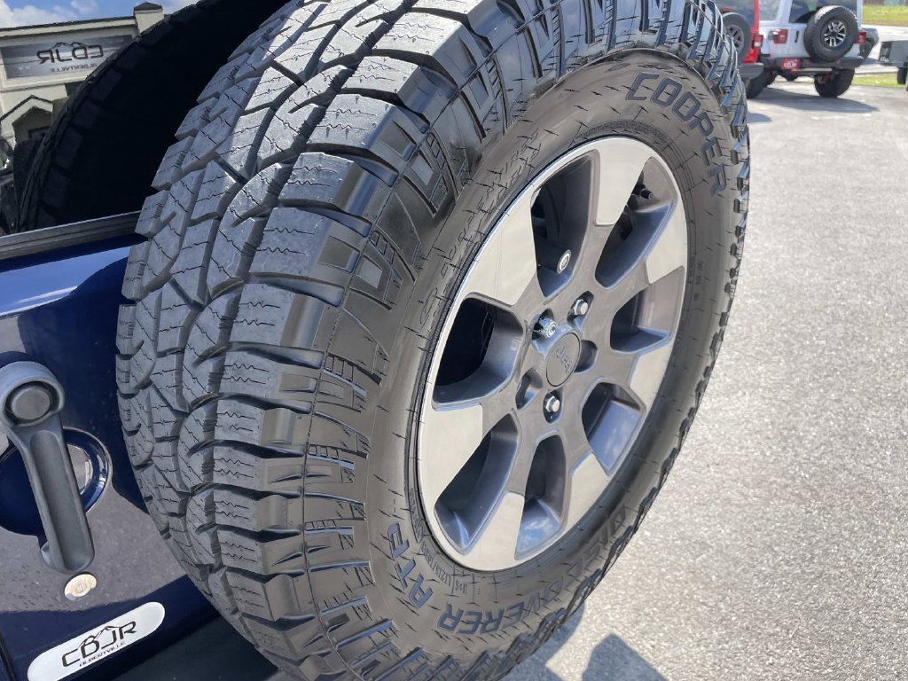 Used 2013 Jeep Wrangler Sport AWD/4WD image 18