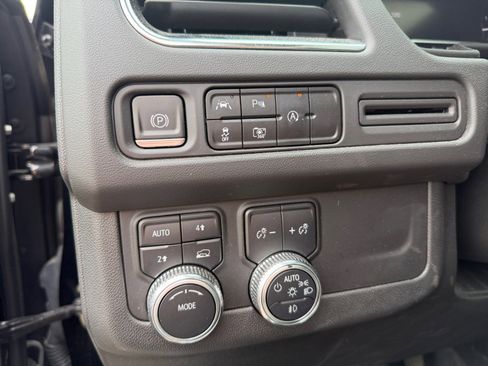 Used 2023 GMC Yukon SLT w/ SLT Premium Package AWD/4WD image 21
