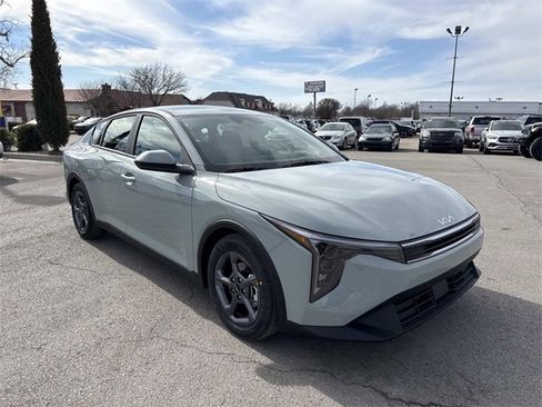 New 2026 Kia K4 LXS image 1