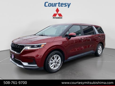 Used 2024 Kia Carnival LX FWD image 1