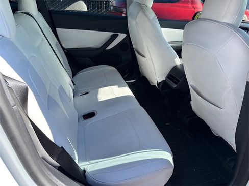 Used 2021 Tesla Model Y Long Range image 19