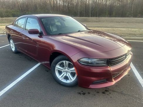 Used 2020 Dodge Charger SXT w/ Leather Interior Group image 2