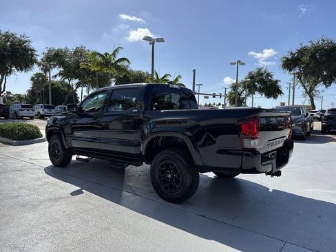 Used 2022 Toyota Tacoma SR5 w/ Technology Package RWD image 26