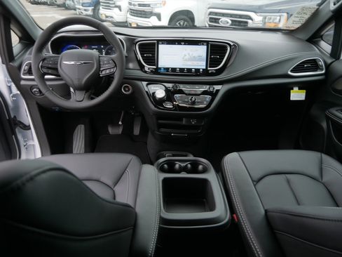 New 2026 Chrysler Pacifica Select w/ S Appearance Package image 9