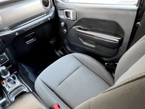 Used 2018 Jeep Wrangler Unlimited Sport image 9