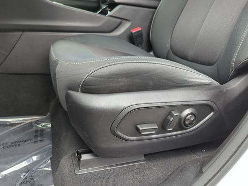 Used 2023 Jeep Grand Cherokee Laredo AWD/4WD image 26