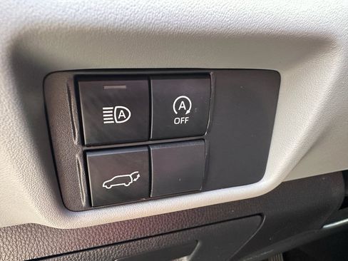 Used 2024 Toyota Highlander LE image 14