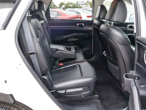 Used 2024 Kia Sorento S image 27