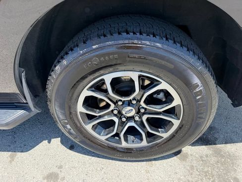 Used 2024 Ford Expedition XLT RWD image 12