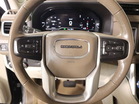 Used 2022 GMC Yukon XL Denali AWD/4WD image 3