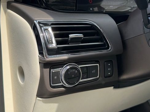 Used 2020 Lincoln Navigator Black Label w/ Cargo Convenience Package AWD/4WD image 27