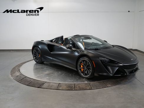 Used 2025 McLaren Artura Spider image 7