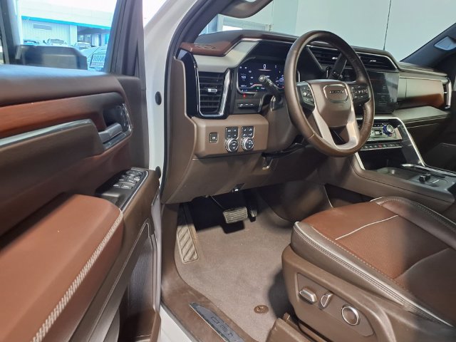 Used 2024 GMC Sierra 2500 Denali w/ Denali Reserve Package AWD/4WD image 8