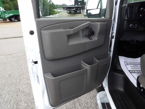 Used 2025 Chevrolet Express 2500 w/ Driver Convenience Package RWD image 14