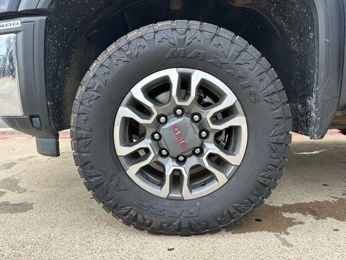 Used 2024 GMC Sierra 2500 SLT w/ SLT Premium Package image 10