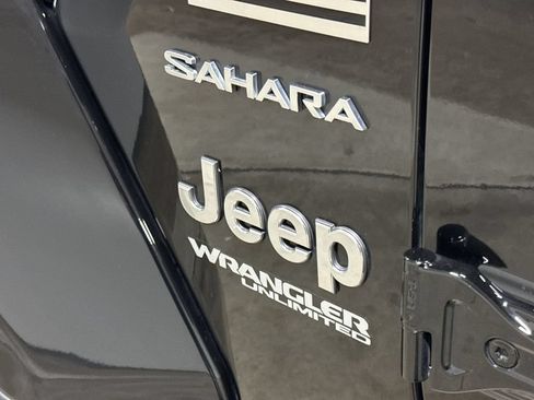 Used 2020 Jeep Wrangler Unlimited Sahara AWD/4WD image 26