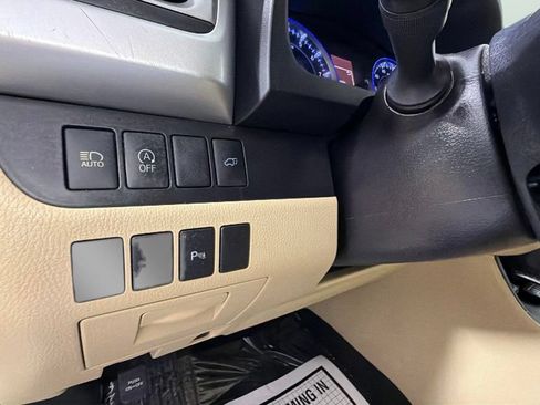 Used 2019 Toyota Highlander Limited FWD image 25