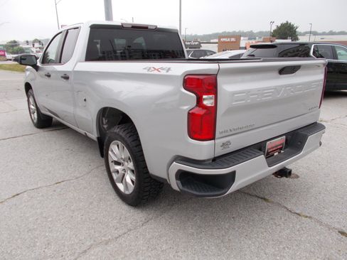 Used 2020 Chevrolet Silverado 1500 Custom w/ Custom Value Package AWD/4WD image 7