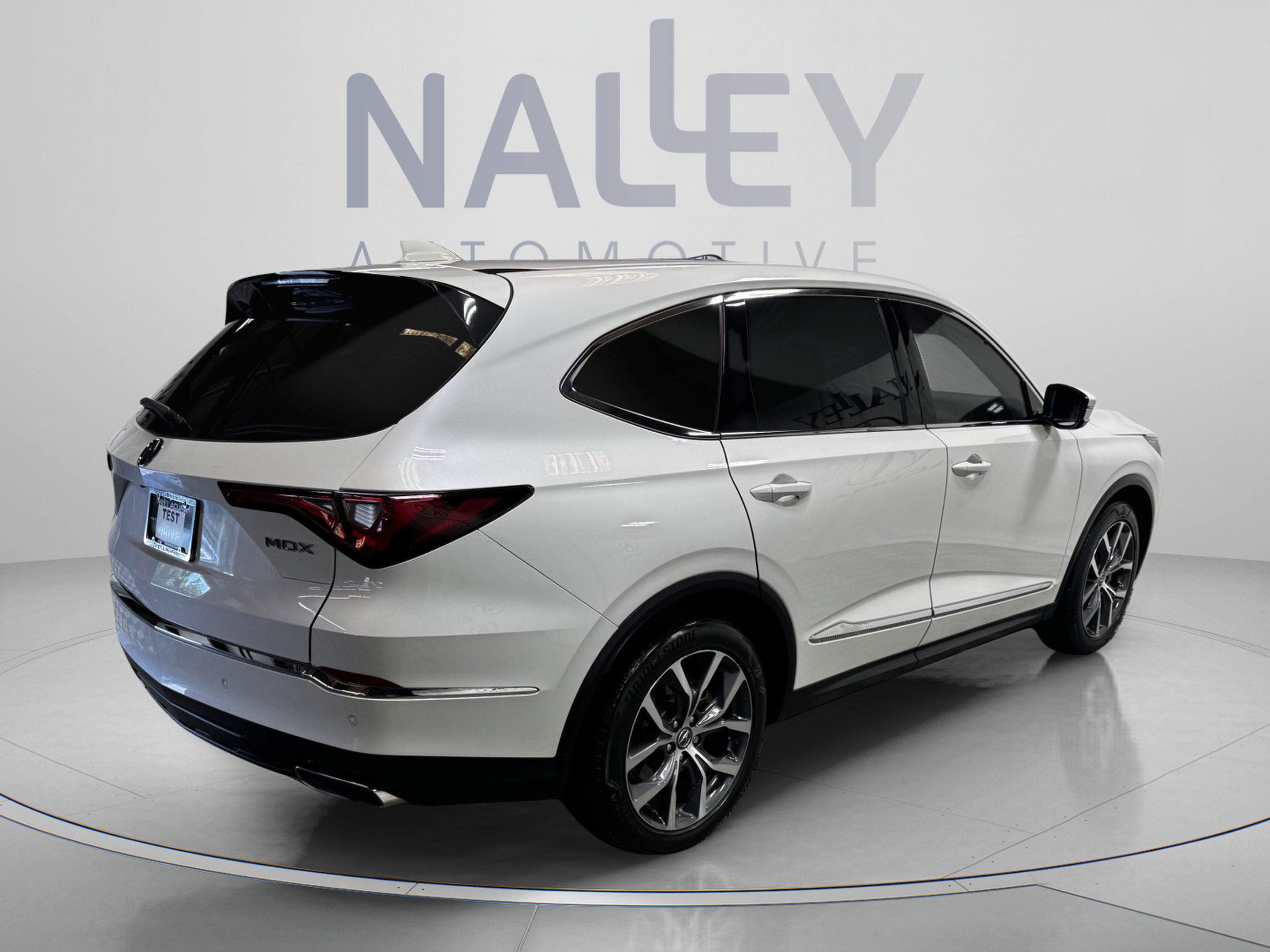 Certified 2024 Acura MDX w/ Technology Package FWD image 5
