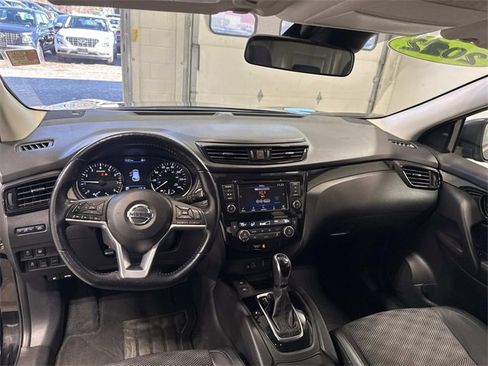 Used 2022 Nissan Rogue Sport SV w/ Technology Package image 7