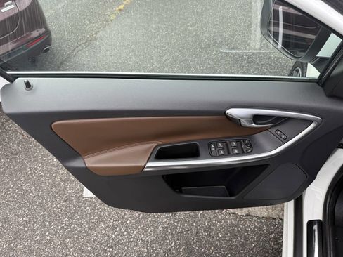 Used 2016 Volvo XC60 T5 Platinum image 23