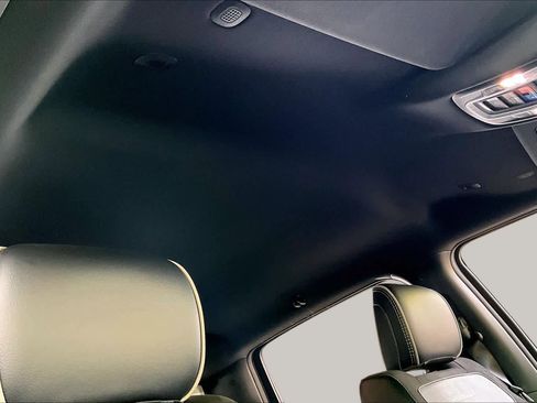 Used 2024 RAM 1500 Laramie RWD image 13