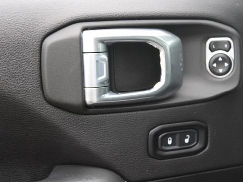 Used 2023 Jeep Wrangler Unlimited Sahara w/ Cold Weather Group AWD/4WD image 11