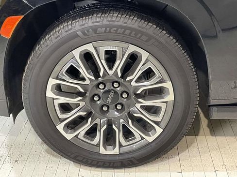 Used 2023 GMC Yukon Denali Ultimate AWD/4WD image 11
