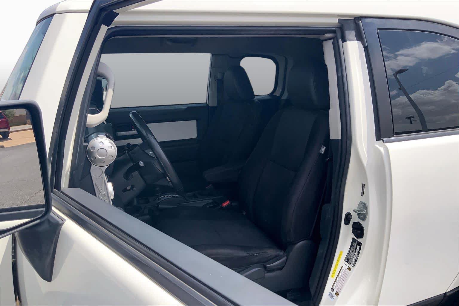 Used 2014 Toyota FJ Cruiser 4WD w/ Upgrade Package image 7